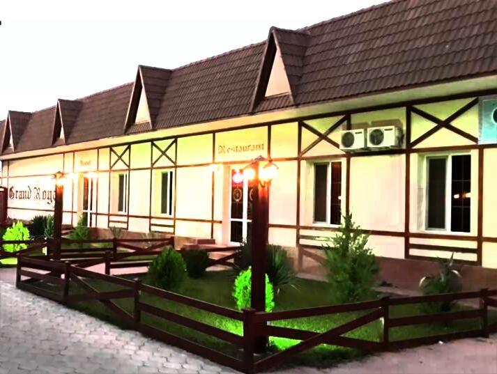 Hotel Grand Royal Jizzax Buitenkant foto